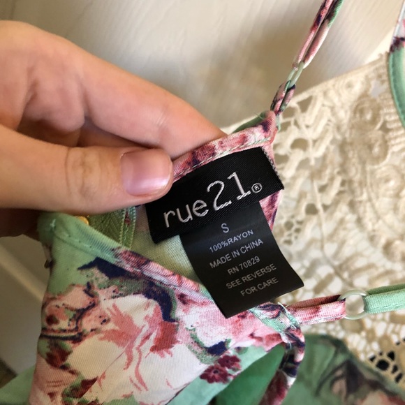 Floral crop top - Picture 4 of 4